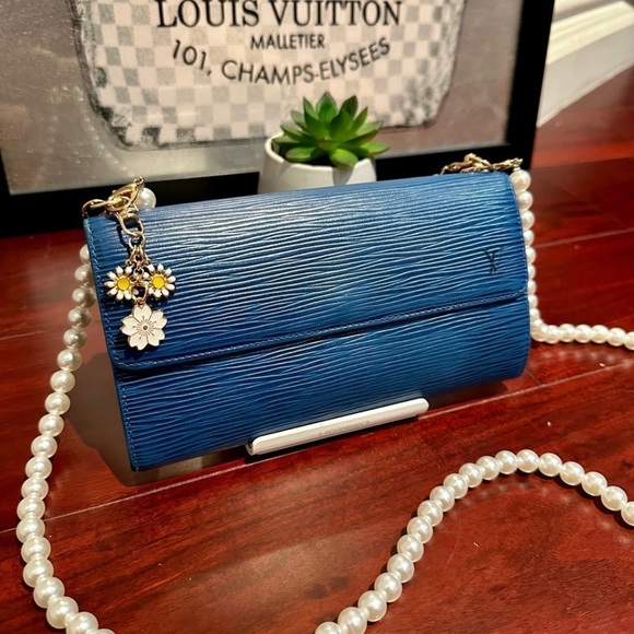 Louis Vuitton Handbags - 🌼Louis Vuitton Epi Long Wallet On Chain